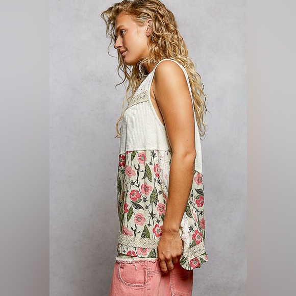 POL Lace Detail Floral V-Neck Tank🆕 - Picture 5 of 6
